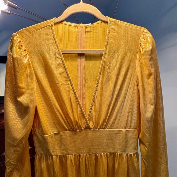 Elegant Gold Long Sleeve Jumpsuit-NWT-Size M - Picture 2 of 9